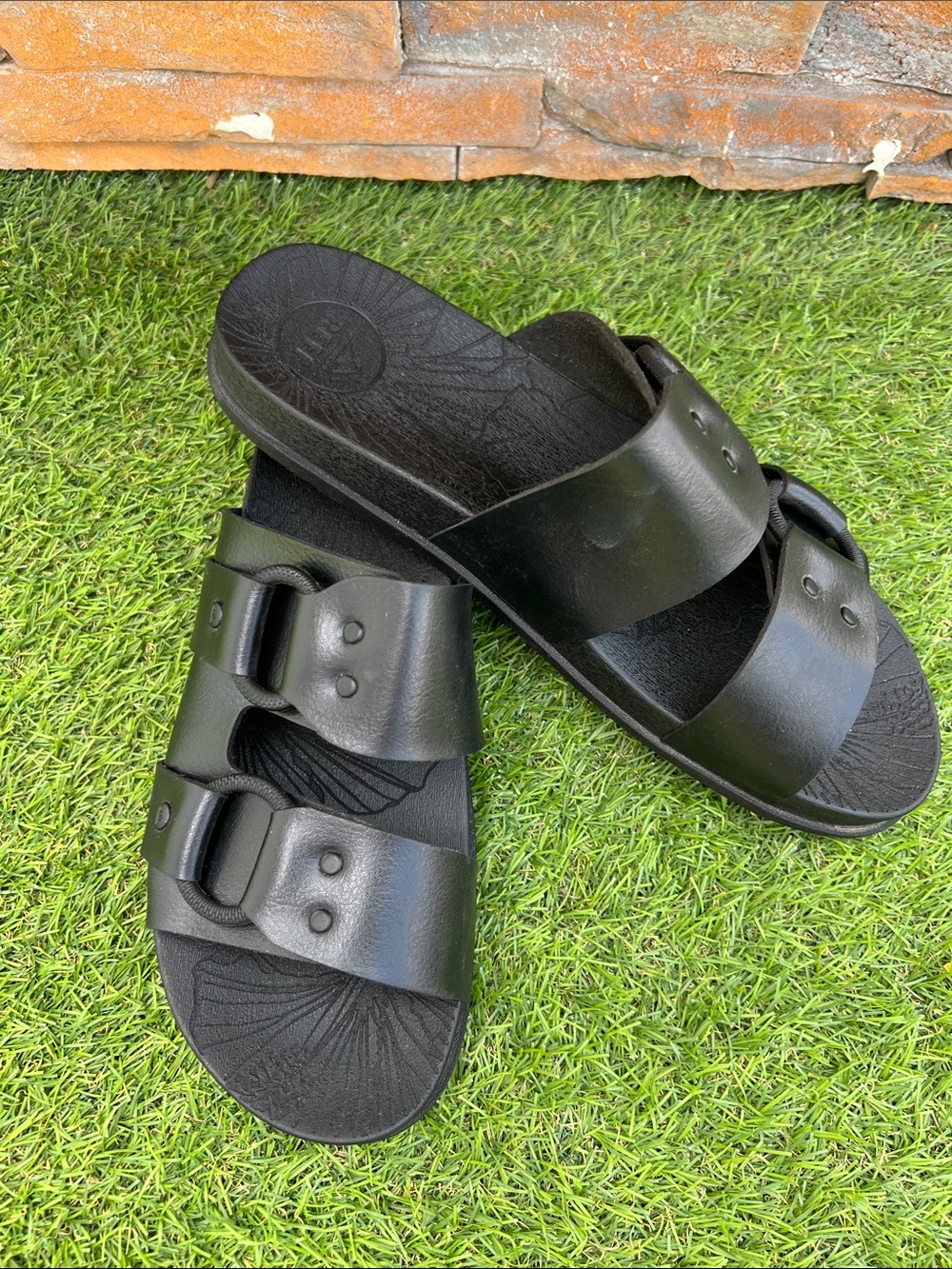 REEF size: 8 LIKE NEW Women's Cushion Vera Cruz slide sandals in Black Night